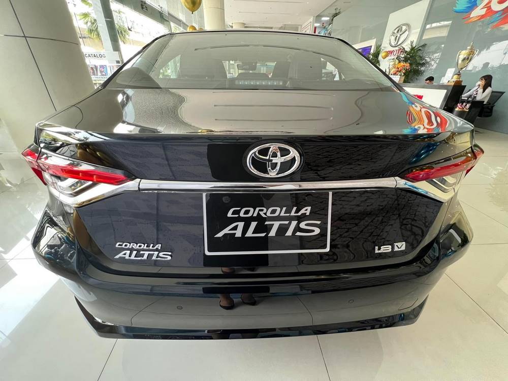 toyota-altis-4.jpg